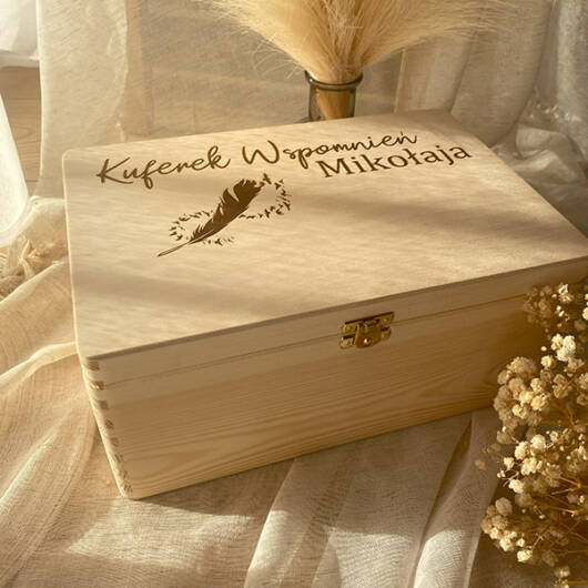 zumi-decor-Personalizowany-kuferek-wspomnień-z-piórkiem