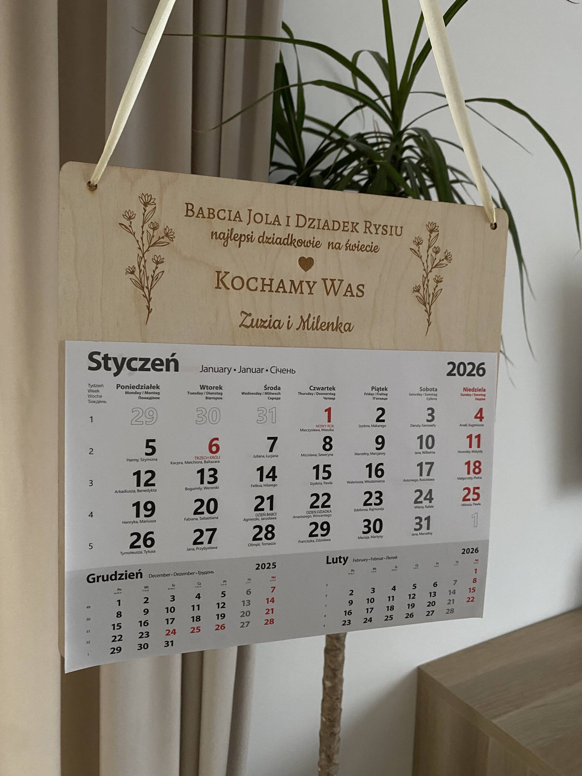 Personalizowany drewniany kalendarz 2026 na Dzień Babci i Dziadka